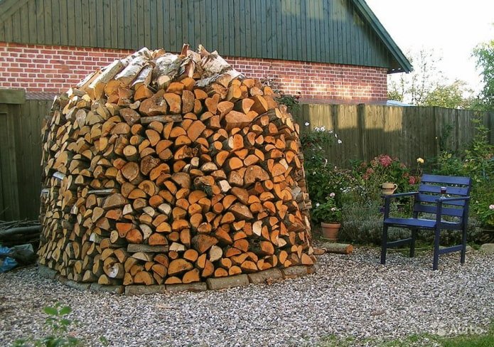 Een stapel brandhout