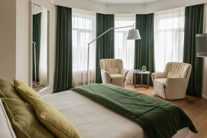 Smaragdgroene gordijnen