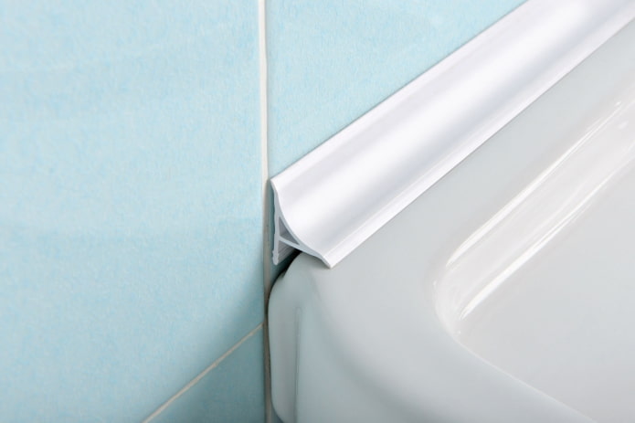 plastic plint voor bad