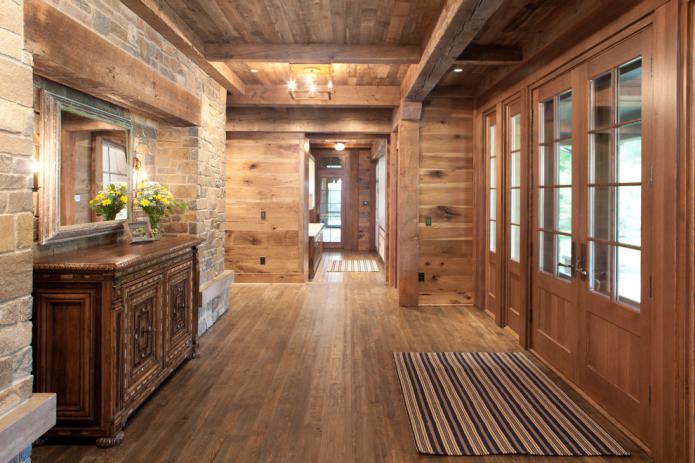 Steen en hout in het interieur