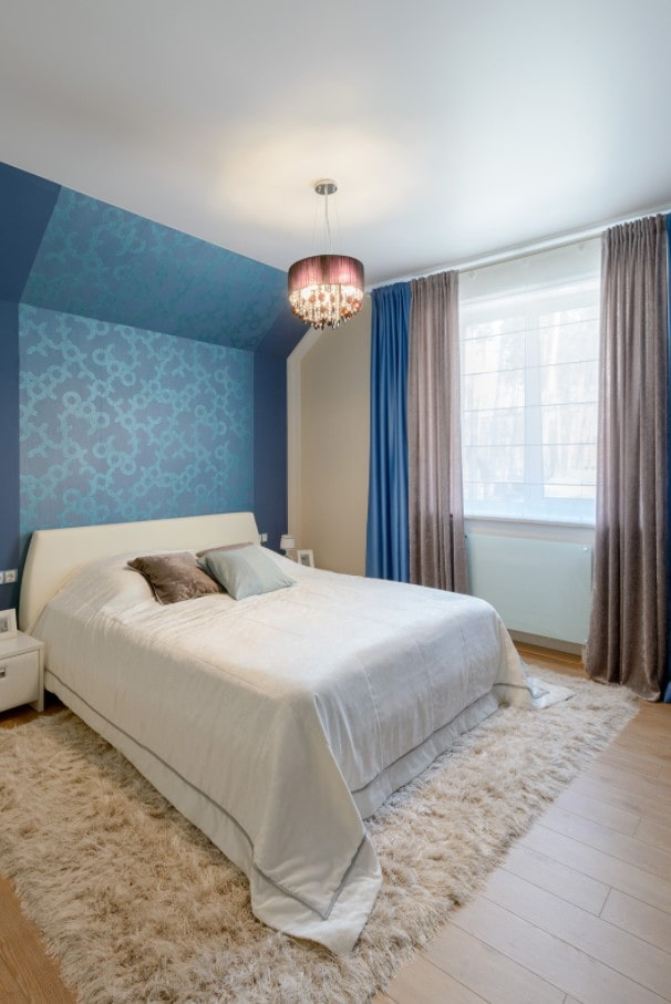 muur kroonlijst in de slaapkamer