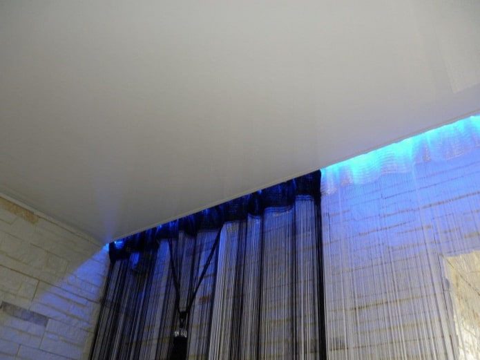 verborgen kroonlijst met achtergrondverlichting