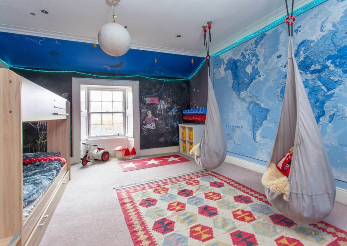 kaart in het interieur van een kinderkamer 