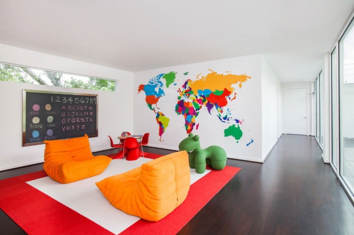 wereldkaart in het interieur van de woonkamer
