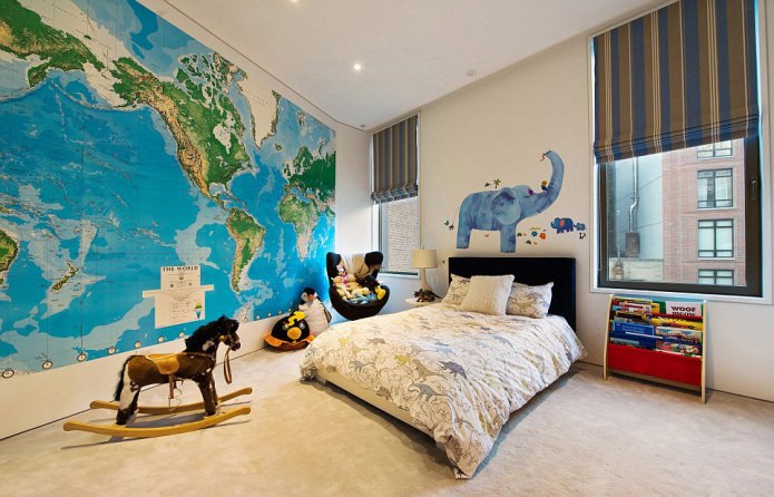 wereldkaart in het interieur van de kinderkamer