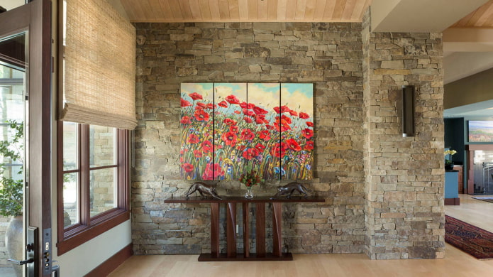 schilderij met bloemen in het interieur van de gang