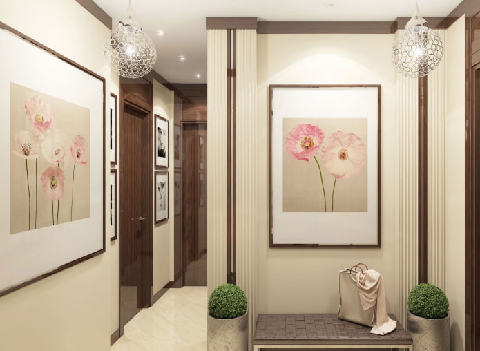 schilderij met bloemen in het interieur van de gang