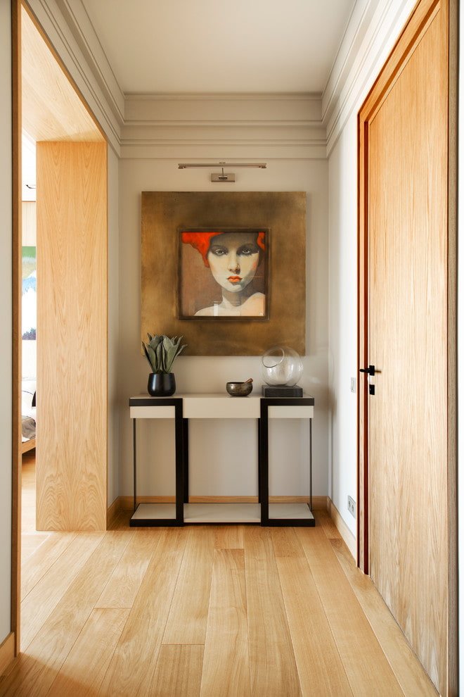 schilderij in het interieur van een moderne gang