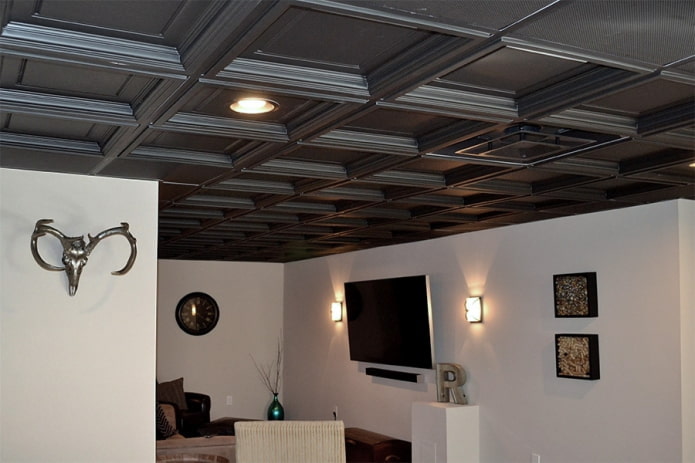 zwarte cofferstructuur in het interieur