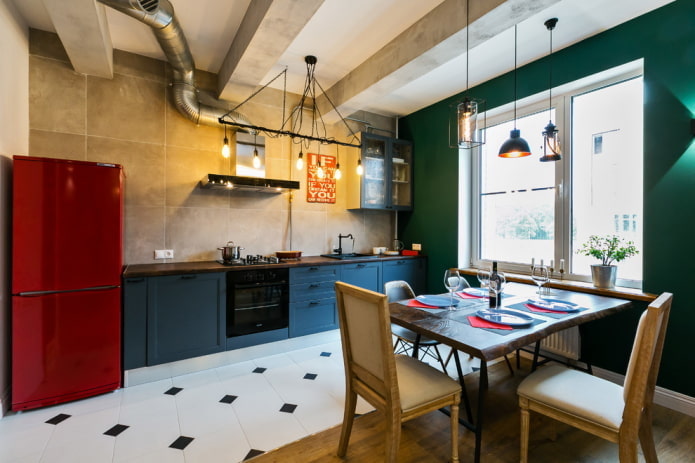 koelkast in het interieur van een lineaire keuken