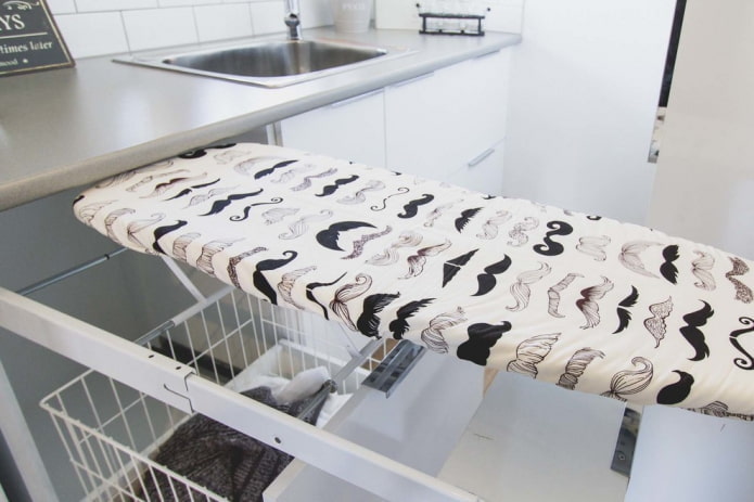 Strijkplank in de keuken