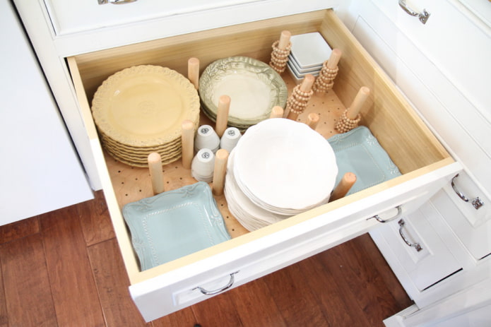 Uittrekbare lade met servies