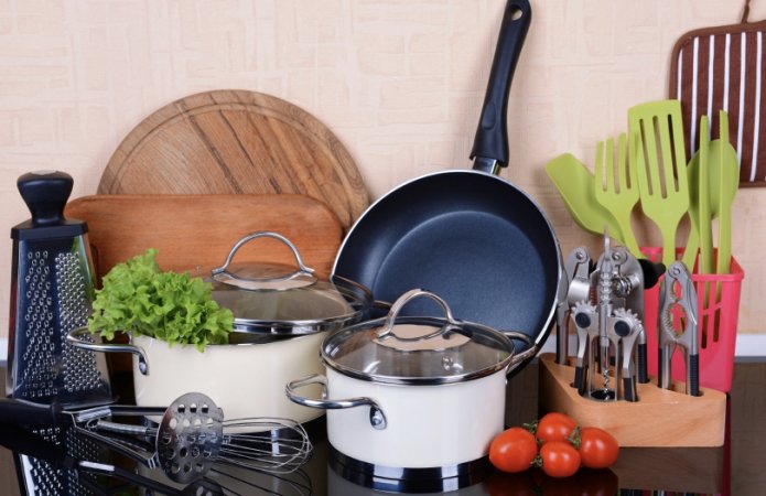 kookgerei van verschillende materialen