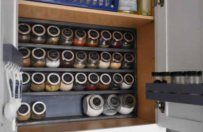 Bewaren in potten in de kast