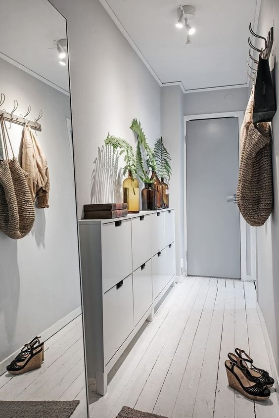 Schoenenrek met hanger ertegenover