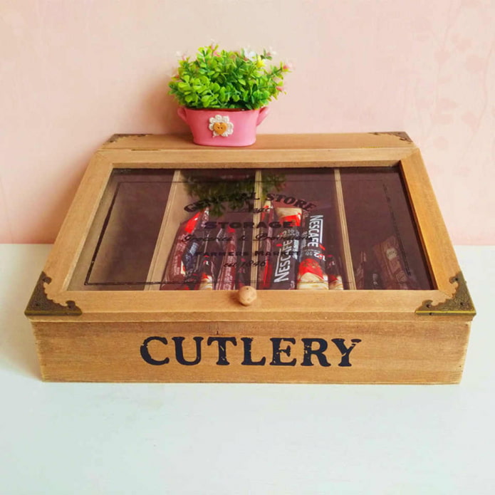 houten container met deksel