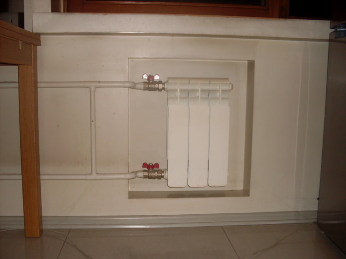 batterij in een nis in de keuken