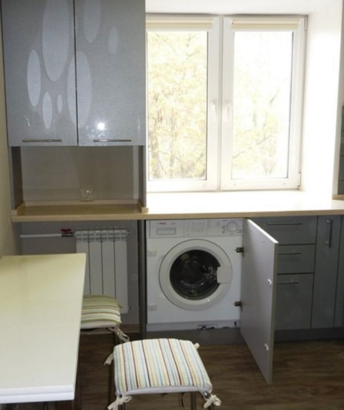 wasmachine in de keuken in een Chroesjtsjovka