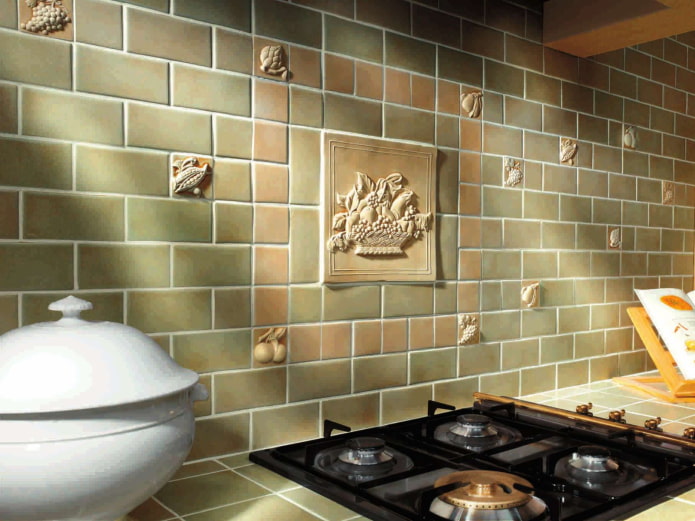 bakstenen paneel in het interieur van de keuken