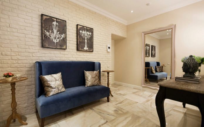 baksteen in het interieur van de gang