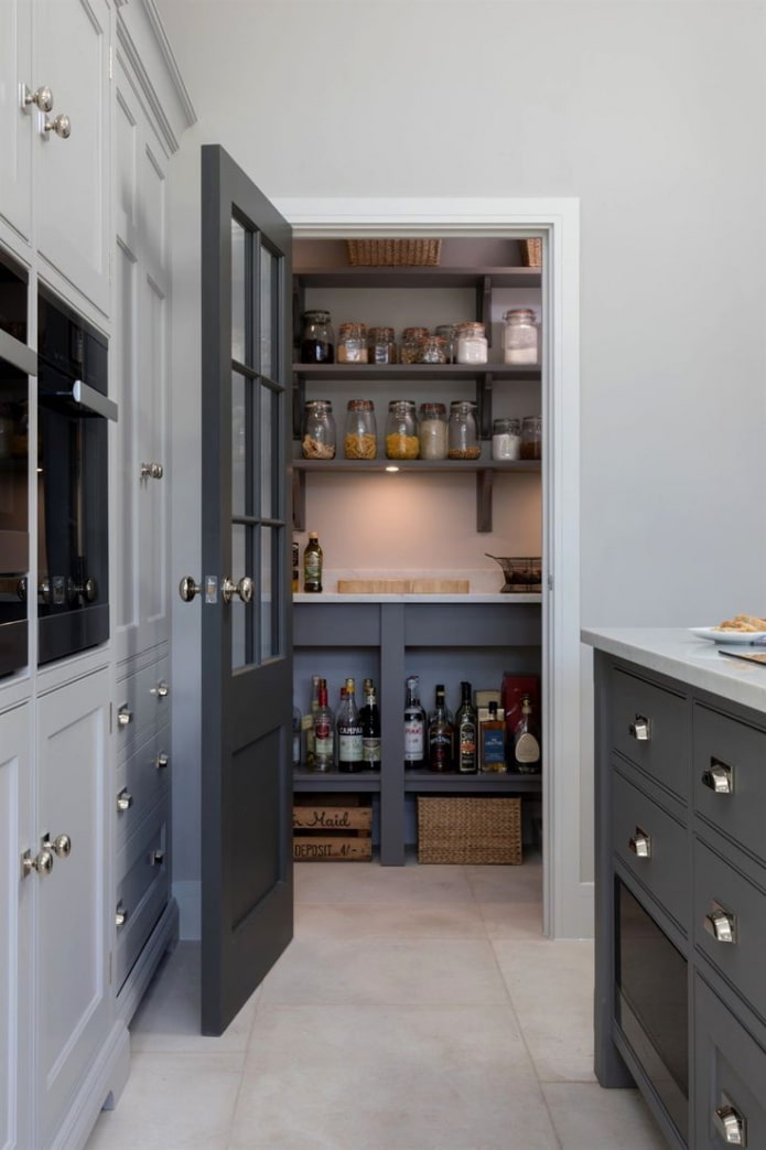 opbergruimte in het interieur van de keuken