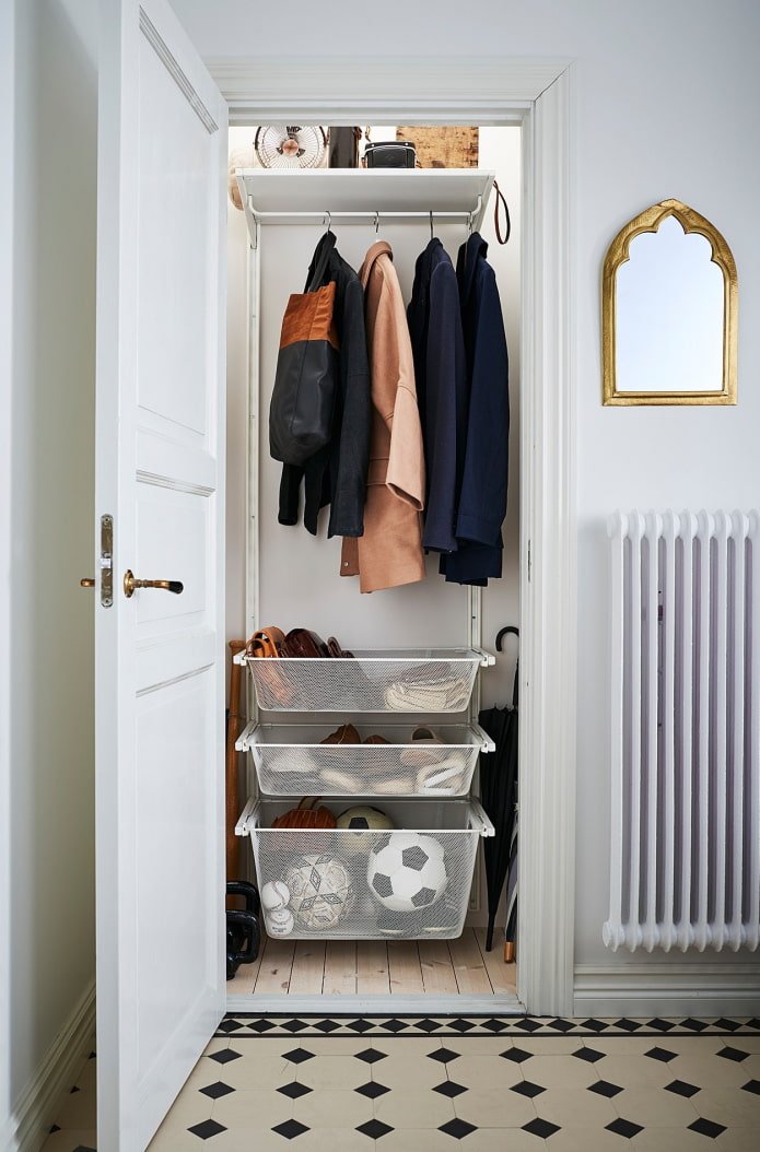 berging in het interieur van de gang