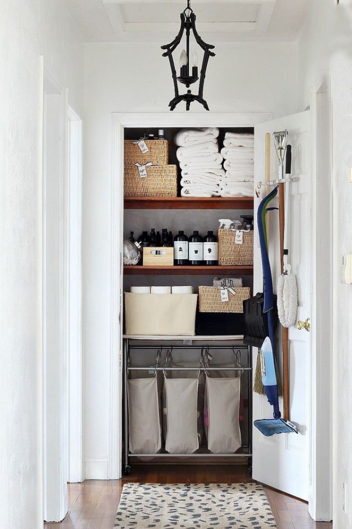 berging in het interieur van de gang