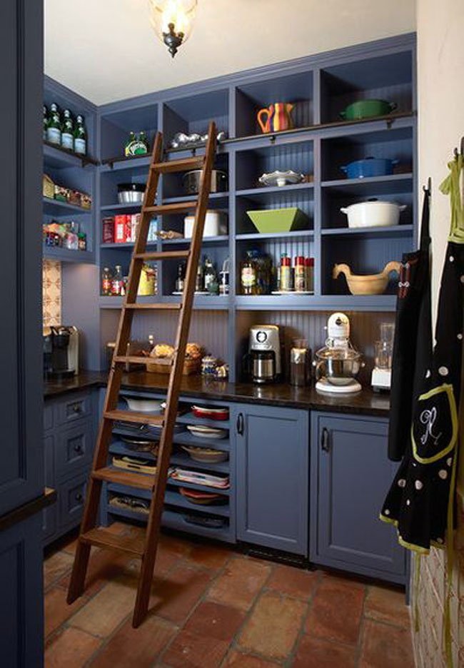 pantry-ontwerp in het interieur van het huis