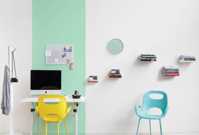 originele boekenplanken in het interieur