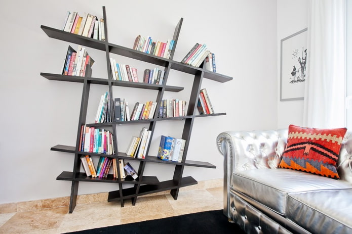 kleurenschema van boekenplanken in het interieur