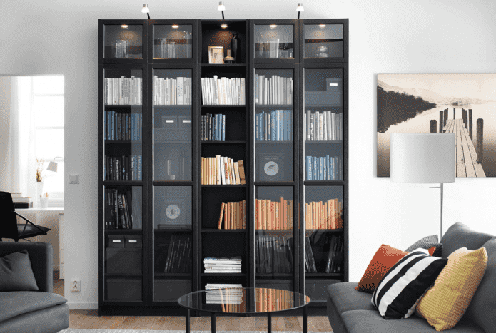 boekenplank in het interieur 