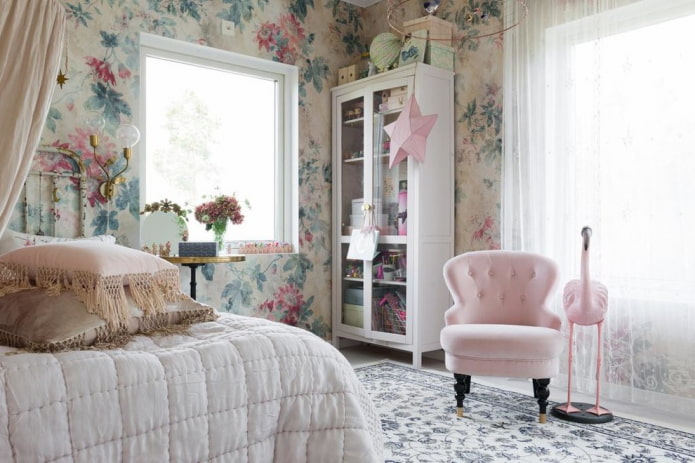 Slaapkamer voor een tienermeisje in shabby chic stijl