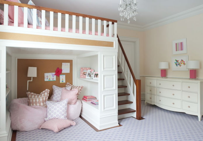 ontwerp van een slaapkamer met twee verdiepingen voor een tienermeisje