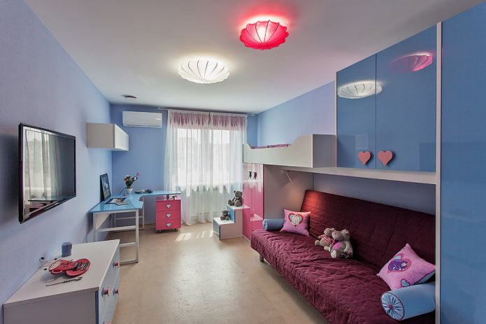 ontwerp slaapkamers voor twee meisjes van verschillende leeftijden 