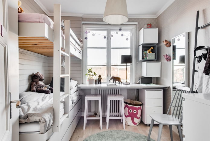 slaapkamer voor twee meisjes in een Scandinavische stijl