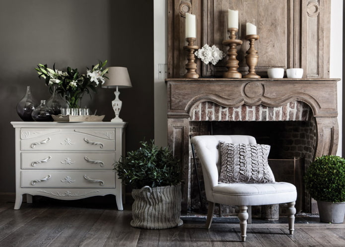 Ladekast in het interieur van de woonkamer in een klassieke stijl