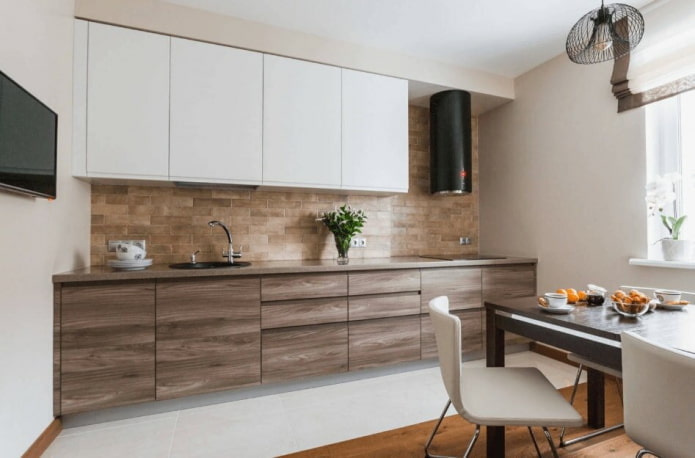 keukeninterieur in witte en bruine tinten