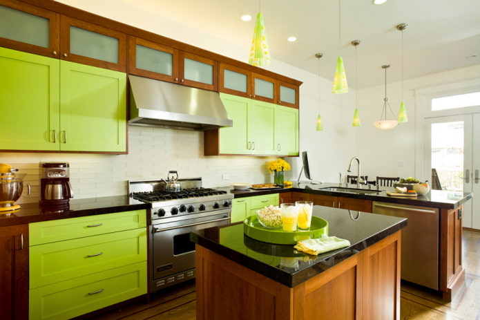 keukeninterieur in groene en bruine tinten