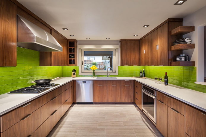 keukeninterieur in groene en bruine tinten