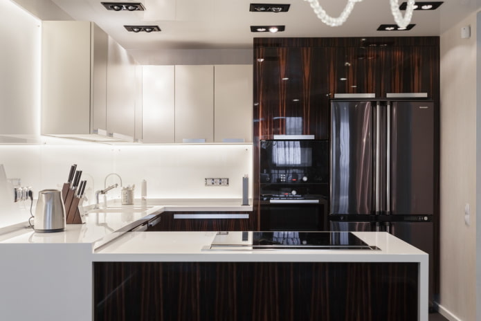 keuken in bruine tinten in hightech-stijl