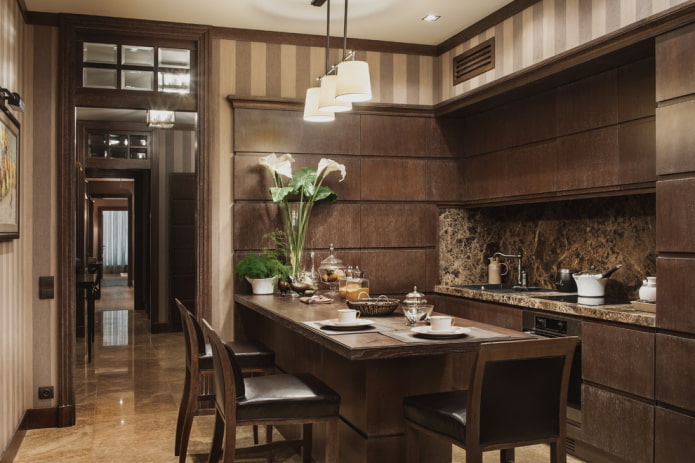 keukeninterieur in donkerbruine tinten