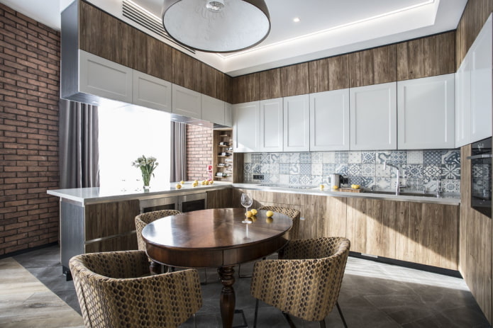 Meubels en apparatuur in het keukeninterieur in bruine tinten