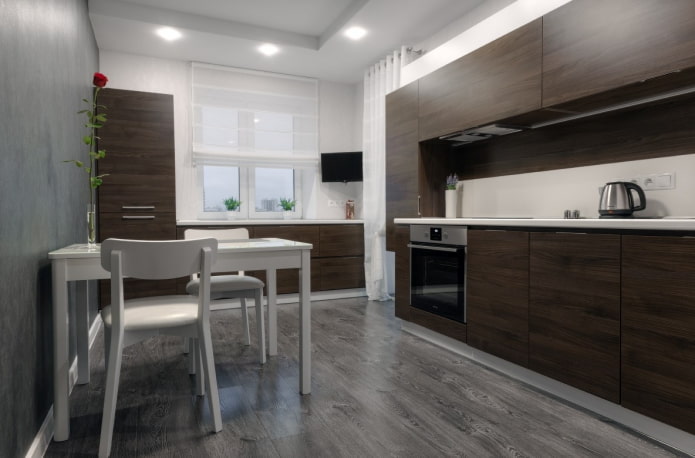 keukeninterieur in witte en bruine tinten