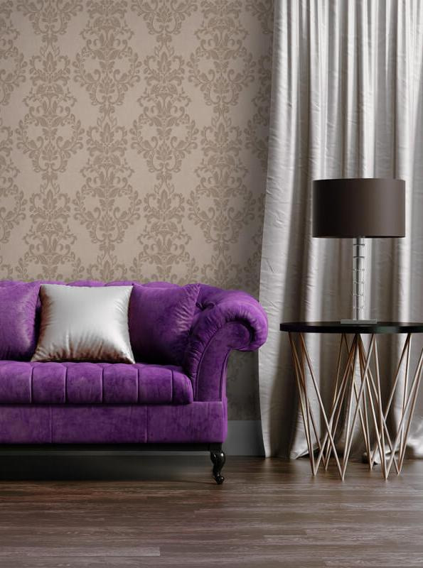 combinatie van bruin behang met gordijnen