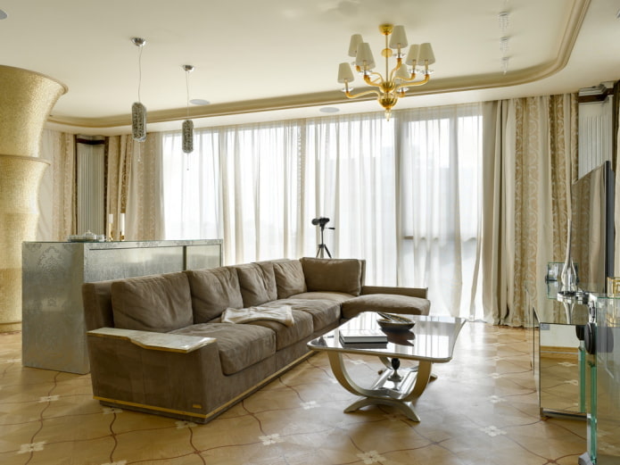 bruine bank in de woonkamer