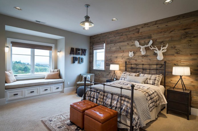 Slaapkamer met houten wand