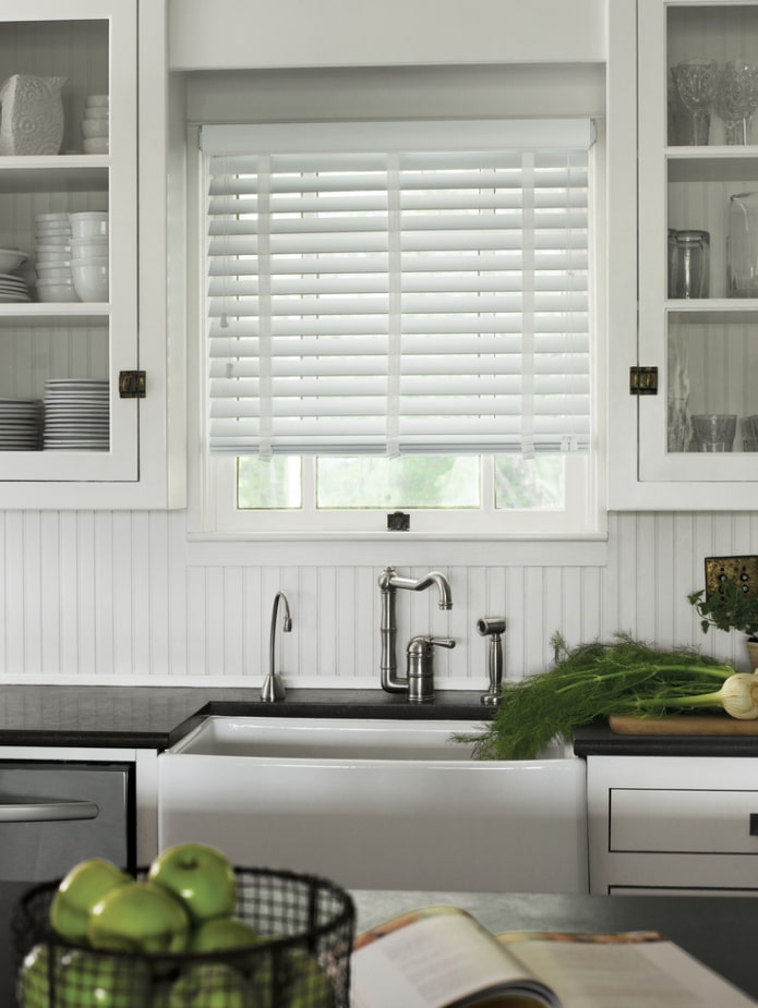 korte horizontale jaloezie?n in het interieur