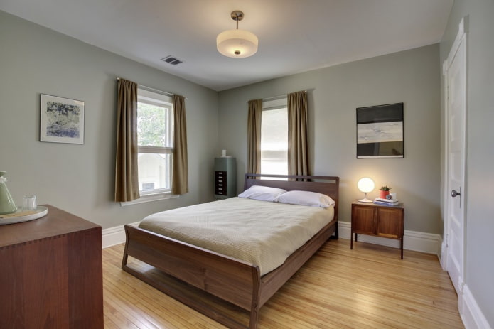korte gordijnen in het interieur van de slaapkamer