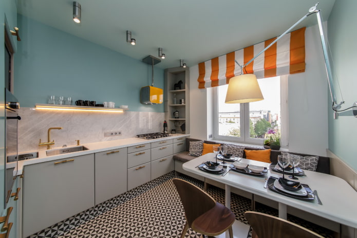 korte Romeinse jaloezie aan klittenband in het interieur