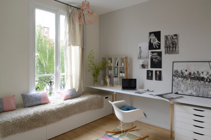korte linnen gordijnen in het interieur